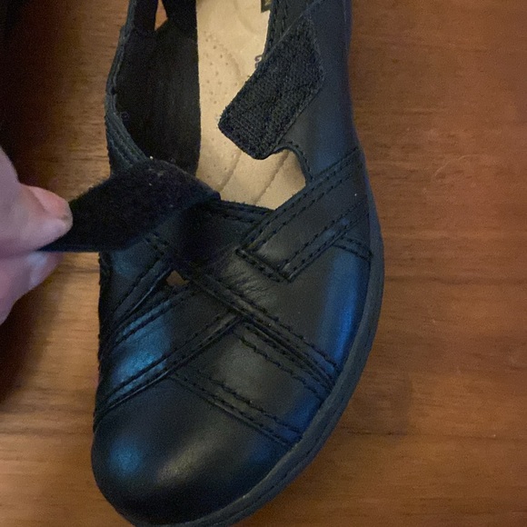 Sale 🌹Clarks Collection Black Flats with Velcro 8.5 - Picture 3 of 8